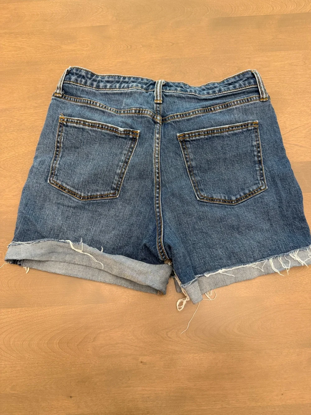 Universal Thread Women’s Denim Shorts Size 8/29 High Rise Distressed Cuffed